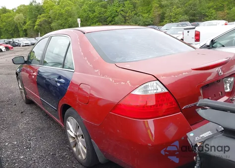 2007 Honda Accord 2.4 Se z USA, uszkodzony, nr VIN 1HGCM56337A204233